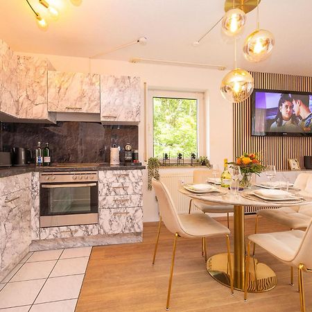 Luxx Home Bc, Zentral - Fuer 4 Personen - Balkon - Parken - Voll Ausgestattete Kueche Biberach an der Riß Εξωτερικό φωτογραφία