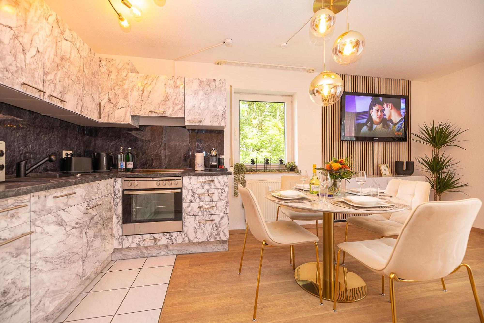 Luxx Home Bc, Zentral - Fuer 4 Personen - Balkon - Parken - Voll Ausgestattete Kueche Biberach an der Riß Εξωτερικό φωτογραφία