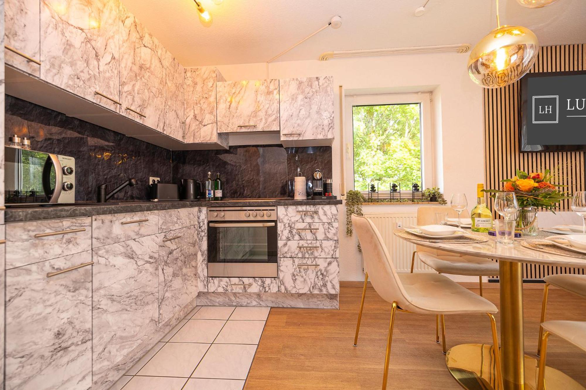 Luxx Home Bc, Zentral - Fuer 4 Personen - Balkon - Parken - Voll Ausgestattete Kueche Biberach an der Riß Εξωτερικό φωτογραφία