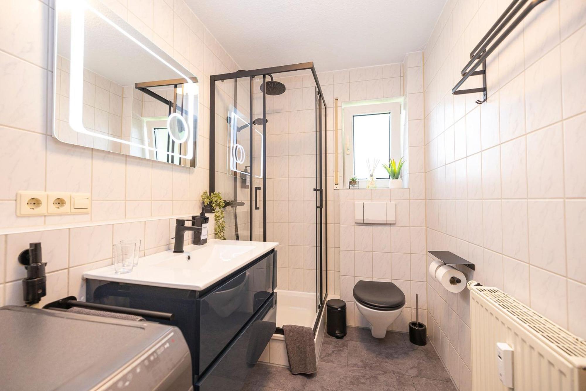 Luxx Home Bc, Zentral - Fuer 4 Personen - Balkon - Parken - Voll Ausgestattete Kueche Biberach an der Riß Εξωτερικό φωτογραφία
